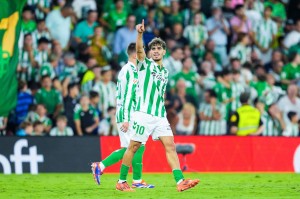 阿斯：贝蒂斯边锋阿布德已从脚踝重伤中走出，参与了周三的训练